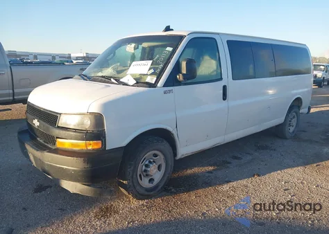 2020 Chevrolet Express Passenger Rwd 3500 Extended Wheelbase Ls z USA, uszkodzony, nr VIN 1GAZGNFG1L1272777